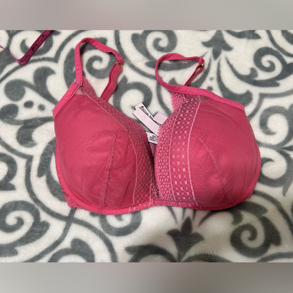 Used Victoria secret 32 DDD plunge bra